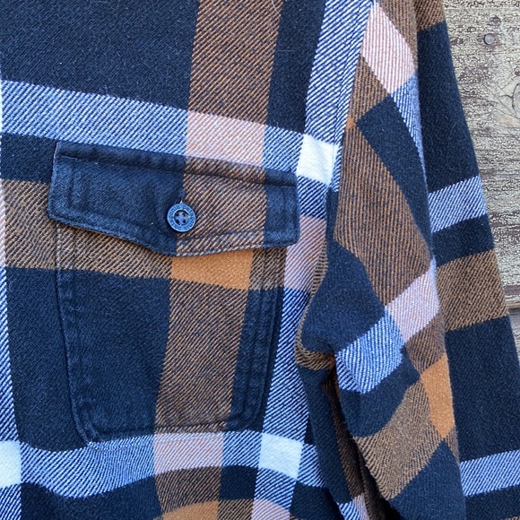 Patagonia Organic Flannel - Picture 3 of 12